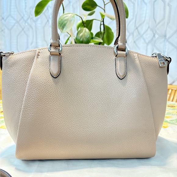 Coach Elise - Picture 8 of 11